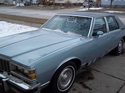 1979 pontiac bonneville base sedan 4-door 5.7l