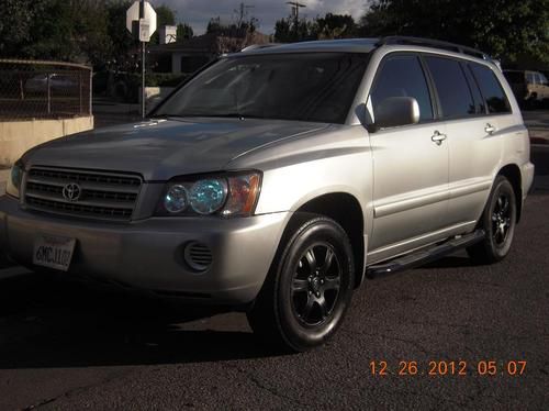 Beautiful 2002 toyota highlander silver