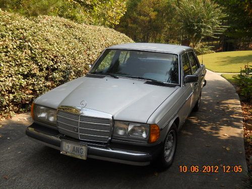 1982 mercedes-benz 240d base sedan 4-door 2.4l
