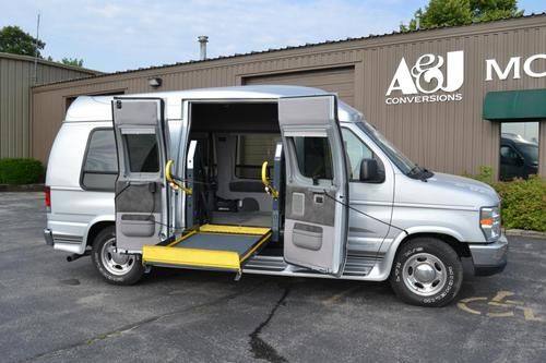 2008 wheelchair van/handicap accessible