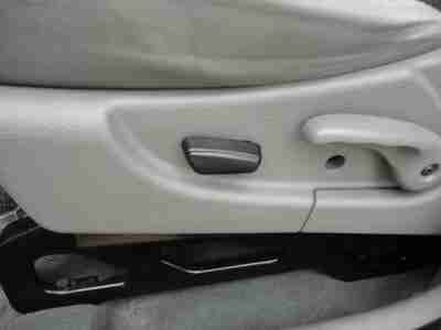 Renegade 4X4 SUV CD Air Conditioning Alarm System Alloy Wheels AM/FM Fog Lights, image 7