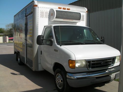 2003 ford e-450 super duty refrigerated transport box van truck  w/ lift gate