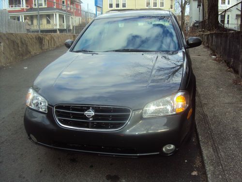 Selling for part only year 2000 nissan maxima, gray color, used, sedan