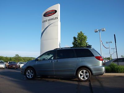 Blue minivan 2005 v6 7 passenger automatic tow pkg 3rd row daytime lights fwd