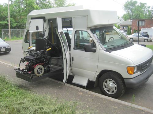 Wheelchair lift disabled handicap van wheelchair van with reclining power chair