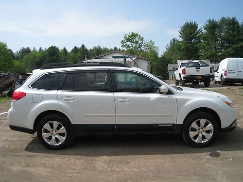 2011 subaru outback limited awd 3.6r wagon nav dvd salvage repairable flood