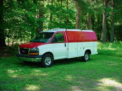 2004 gmc g3500 knapheide utility truck,12' body,6.0l v8,108000 miles.very clean