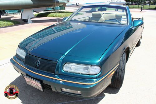 1993 chrysler lebaron convertible / one family owned