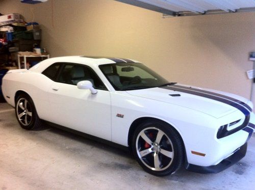 2011 dodge challenger srt8 - inagural edition #862/1100