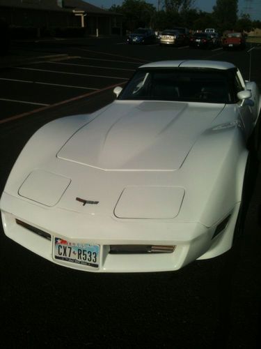 1981 white  corvette 350 4 speed t-tops p/b p/w factory air