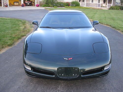 2000 chevrolet corvette v8, rust free, 29 mpg, near perfect, 6 speed, no reserve