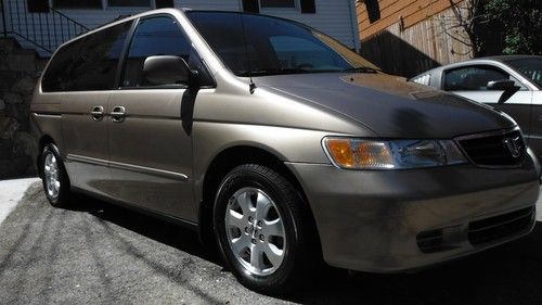 2004 honda odyssey ex-l  5-door 3.5l very low miles!!