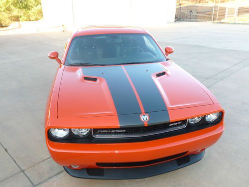 2008 dodge challenger srt8