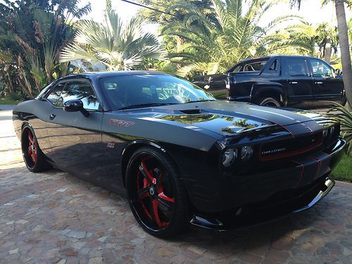 2012 dodge challenger srt8 coupe 2-door 6.4l