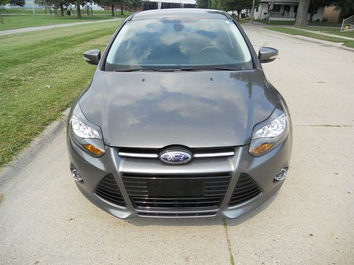 2012 ford focus titanium*no reserve*navi*leather*flexflue*back-up sensor*rebuilt