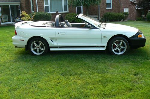 1998 mustang gt convertible, low miles, beautiful car, white, 5 speed manual,