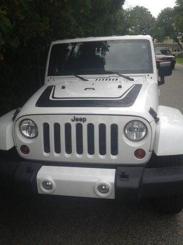 2012 jeep wrangler unlimited sahara sport utility 4-door 3.6l