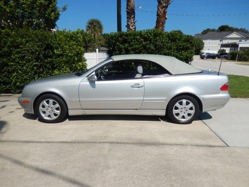 Silver, light grey leather interior, light grey top  convertible