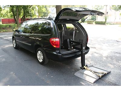 2005 grand caravan handicap accessible van bruno joey lift bruno turney seat