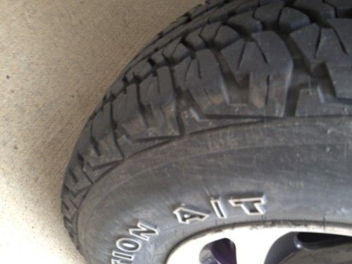 Clean 2001 Chevy Blazer, image 3