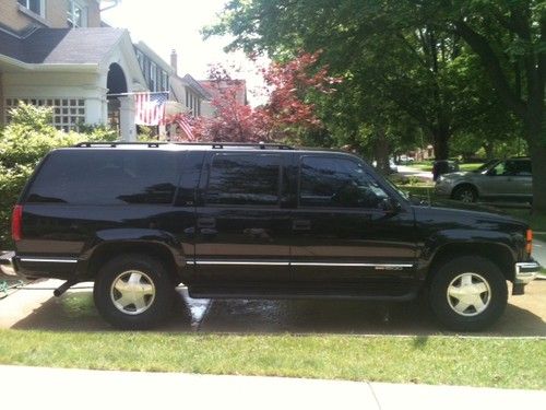 1997 gmc suburban- low low miles- mint!!