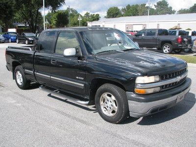 Ext. cab, 2wd, v8, dual exhaust, power widows, power locks, cd