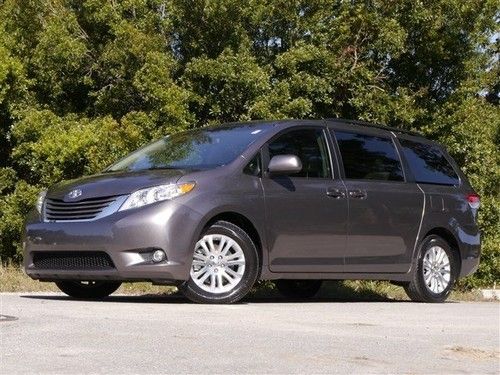 2011 toyota sienna xle 8-passenger