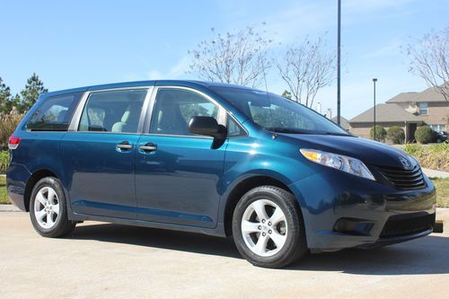 2011 toyota sienna base mini passenger van 5-door 3.5l