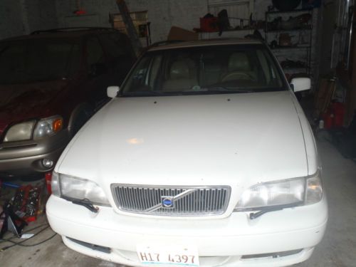 1999 Volvo V70 GLT Wagon 4-Door 2.4L, image 2