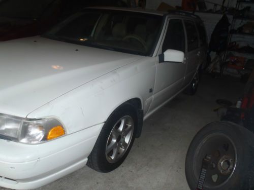 1999 Volvo V70 GLT Wagon 4-Door 2.4L, image 3