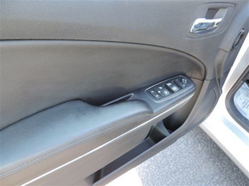 SE 3.6L CD Rear Wheel Drive Power Steering ABS 4-Wheel Disc Brakes AM/FM Stereo, image 11