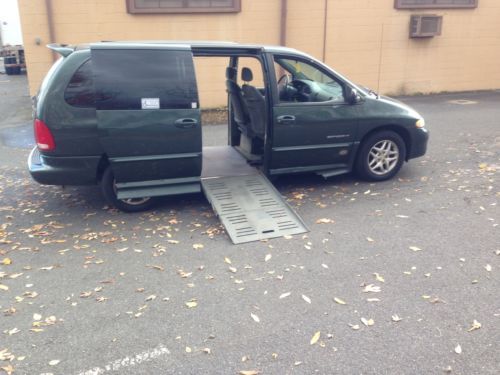 Van  wheelchair handicap dodge grand caravan 2000 side entry braun power ramp