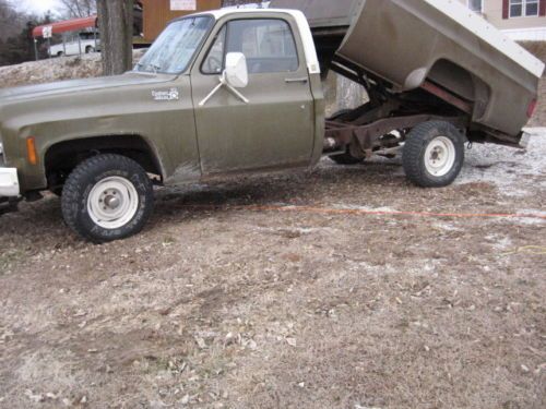 1975 chevrolet 1/2 ton pick-up 4x4 with meyer snow plow and lift bed  71k