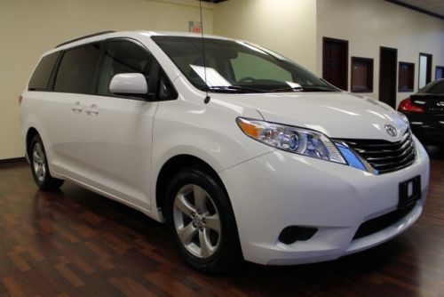 2011 toyota sienna le mini passenger van 5-door 3.5l