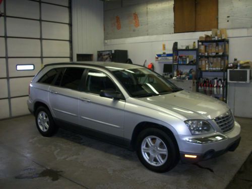 2005 chrysler pacifica suv