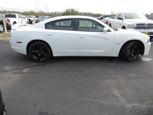 2014 rt new 5.7l v8 16v automatic rwd sedan