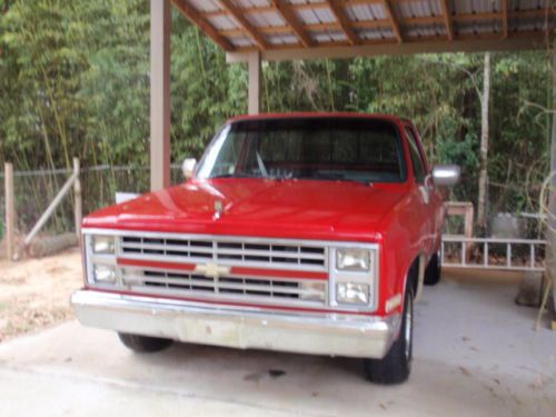 1987 chevy c-10 short bed , 350 v-8