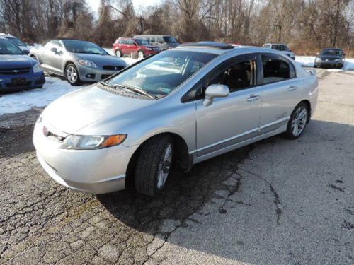 2007 honda civic si sedan, no reserve, low miles, looks and runs like new