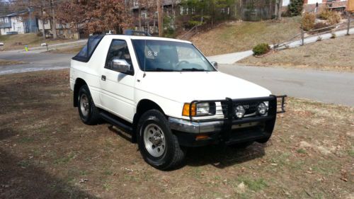 1994 isuzu amigo xs sport utility 2-door 2.6l