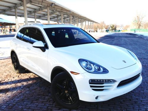 2011 porsche cayenne artic white black interior only 17k miles