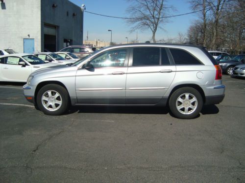 2004 chrysler pacifica 3rd row seat sport utility 4-door  clean carfax 1 owner