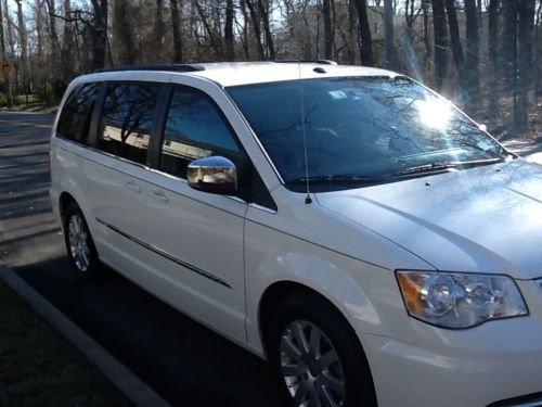 Chrysler town and country touring l plus navigation dvd blind spot monitoring