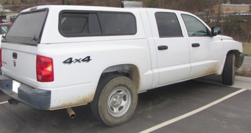 2006 dodge dakota quadcab, low miles, camper top