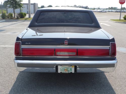 1986 Lincoln Town Car Signature Sedan 4-Door 5.0L, image 3