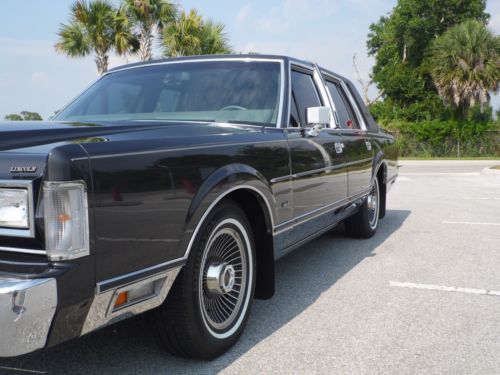 1986 Lincoln Town Car Signature Sedan 4-Door 5.0L, image 5