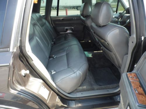 1986 Lincoln Town Car Signature Sedan 4-Door 5.0L, image 13