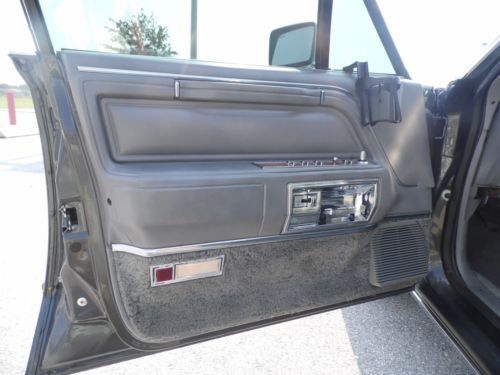 1986 Lincoln Town Car Signature Sedan 4-Door 5.0L, image 14