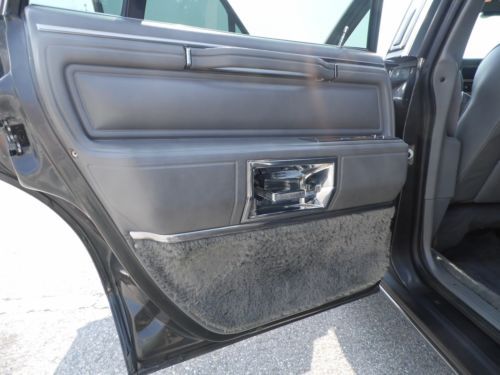 1986 Lincoln Town Car Signature Sedan 4-Door 5.0L, image 15