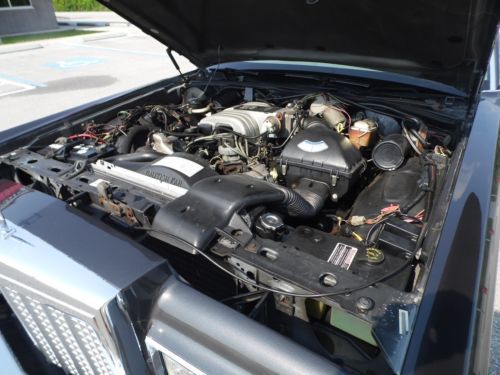 1986 Lincoln Town Car Signature Sedan 4-Door 5.0L, image 20