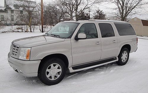 Nice 2004 cadillac escalade esv vehicle platinum!